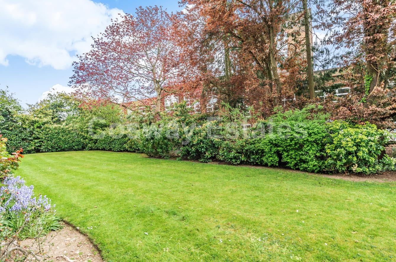 Holland Court, Mill Hill